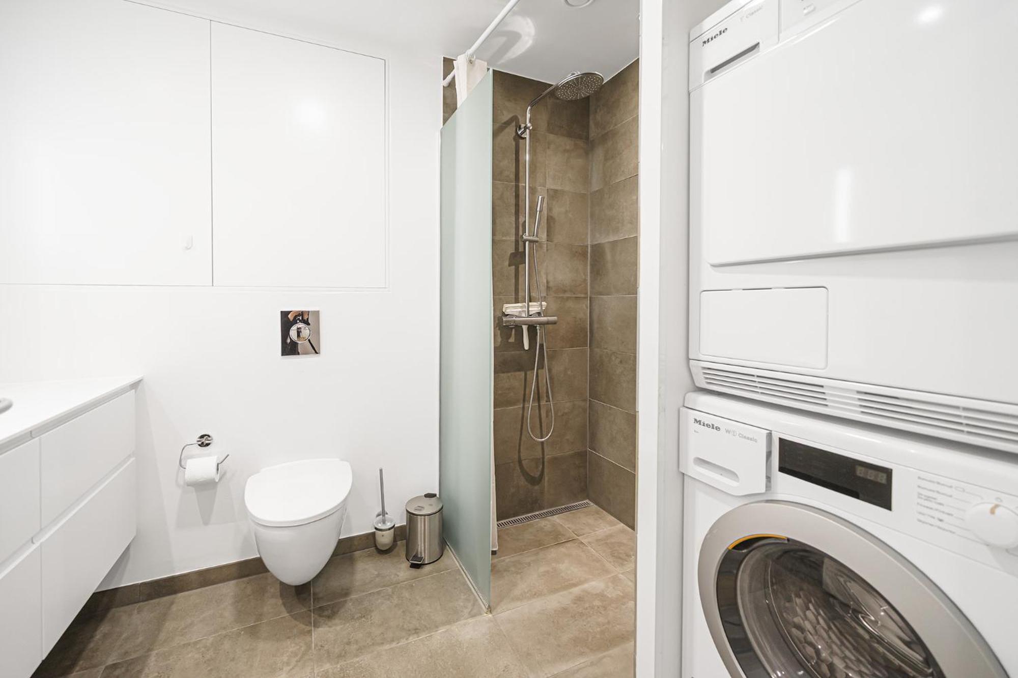Beautiful 2-bed Wbalcony In North Harbour Appartement